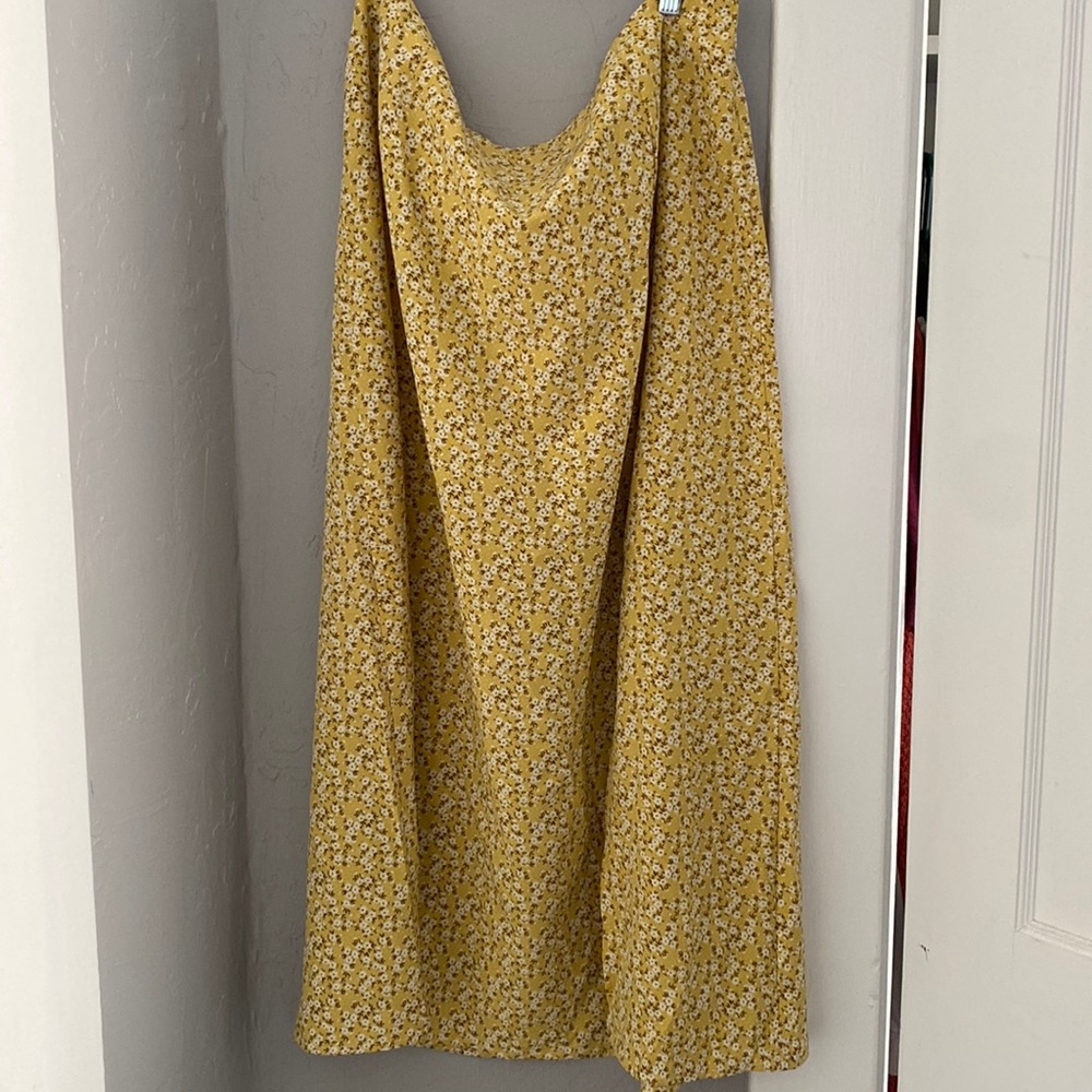 Never worn yellow floral midi skirt